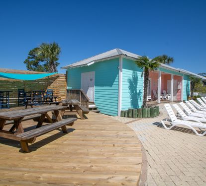 Poolhouse/Picnic Area