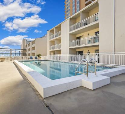 1st floor pool