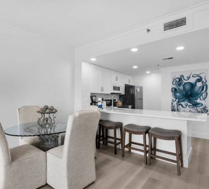 Dining area and breakfast bar