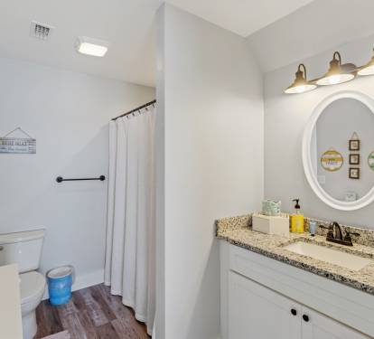 Master bath, en-suite