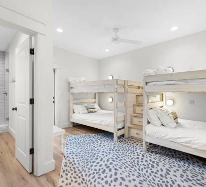 2nd Floor Bunk Room – 4 Queen beds