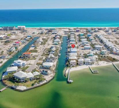 Welcome to OZ Island Retreat! Where the OCEAN Meets the BAY and You're HAPPY all Day!