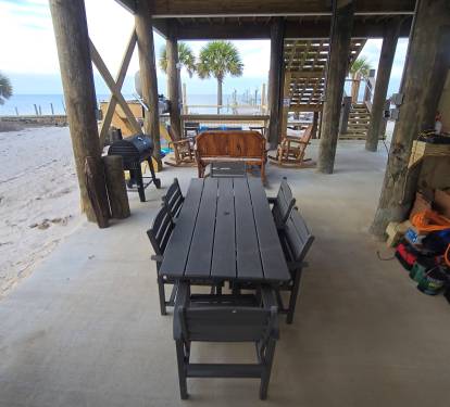 Picnic table seats 6