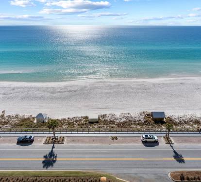 Expansive shoreline views that invite slow mornings & sunset moments.