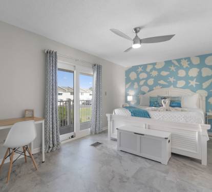 King Master with workspace desk & balcony
