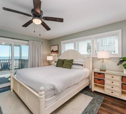 SeaScape's First Gulf-Front King Bedroom with En Suite Bath