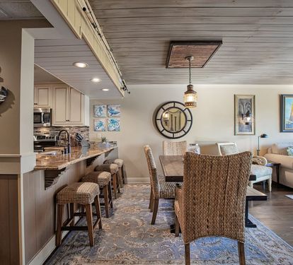 Dining & bar