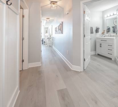 Open and inviting entry space with hooks