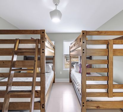 Bunk room (sleeps up to 6)