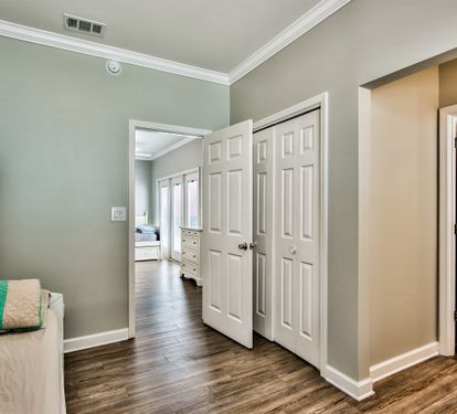 Bunk room with ensuite Jack and Jill bathroom