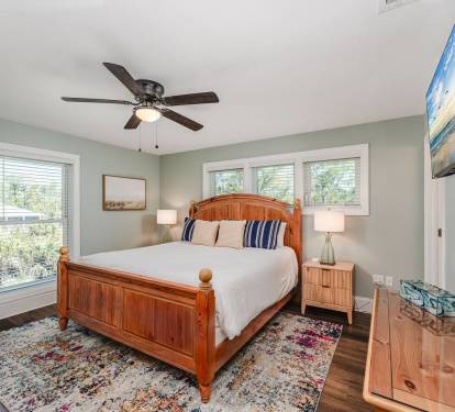 SunScape's Third Pool-View King Bedroom with En Suite Bath