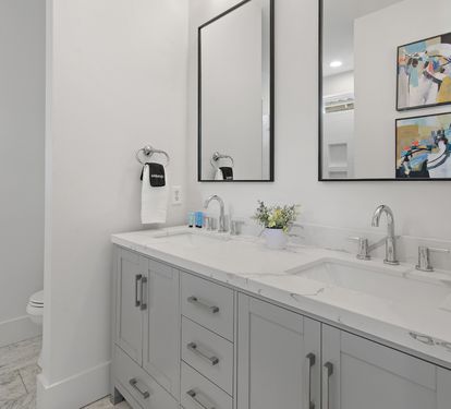 2nd floor master suite #2 bathroom