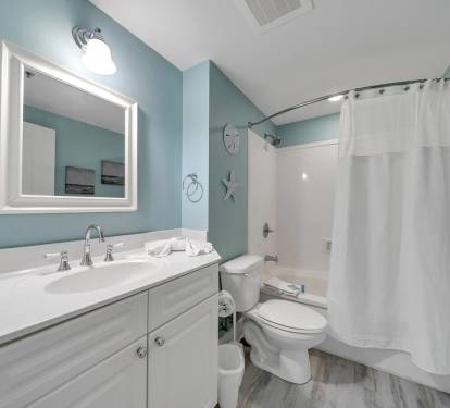 Full bathroom with tub/shower