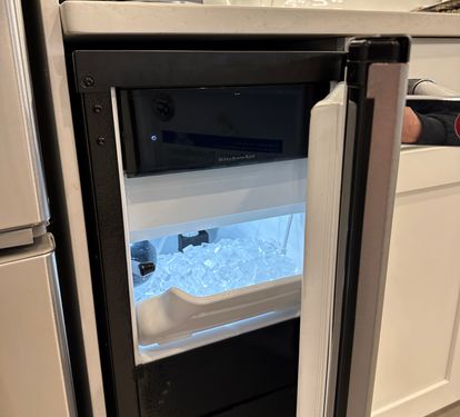 Built-in Ice Maker in the kitchen - Produces 25lbs of ice per day