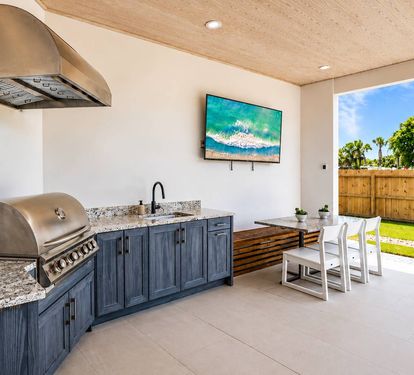 Outdoor Kitchen with TV & SONOS Surround Sound