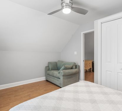 Guest bedroom with neutral décor and ample closet space