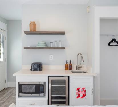 Fully equipped kitchenette 