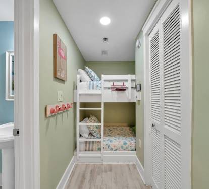 Twin bunk bed nook