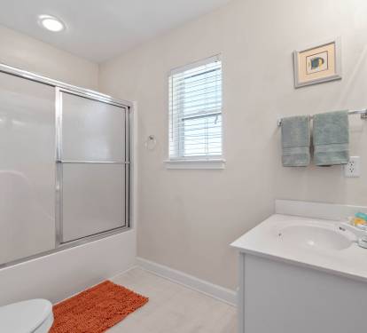 Guest Bathroom 2