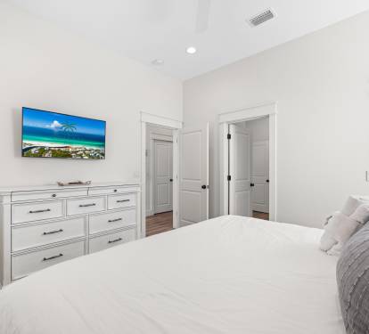 1st floor bedroom 1 has smart tv and ensuite bathroom