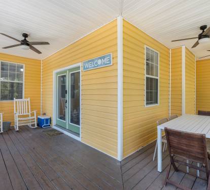 Screened in front porch for morning coffee/tee or outdoor dining