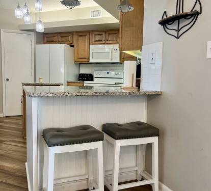 Breakfast or workstation seating