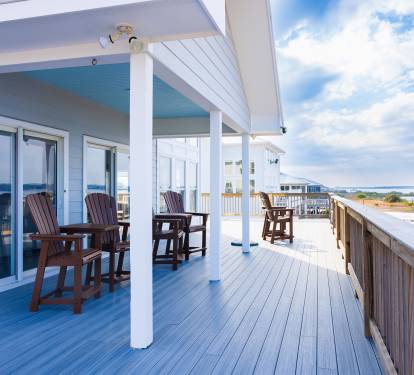 North deck faces Lagoon with Bistro seating