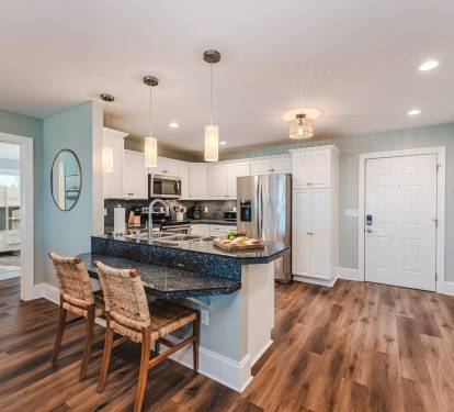 SeaScape's Well Equipped Kitchen with Breakfast Bar