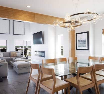 Dining Room seats 10