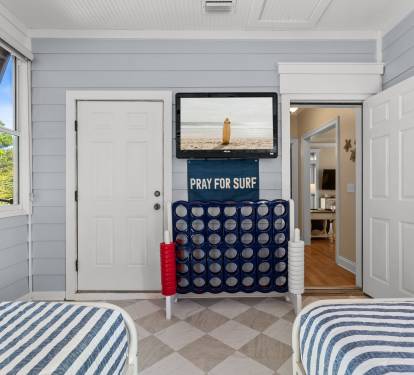 Bright Guest Bedroom with Blackout Rolldown Shades and two Double Beds