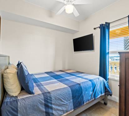 3rd bedroom Queen bed, flat screen tv