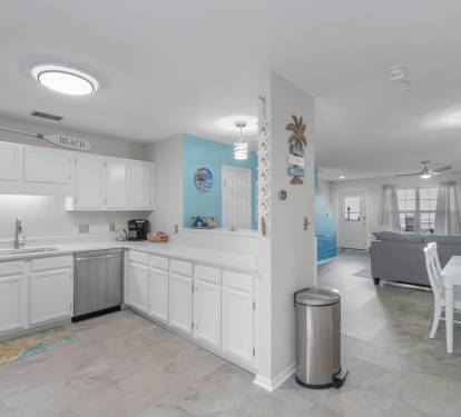 Lots of kitchen space for meal preps