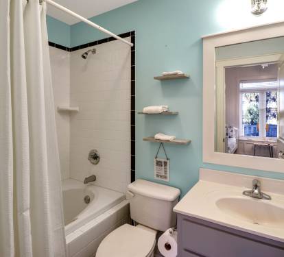 en-suite guest bath