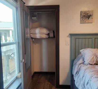 Queen room double hang closet