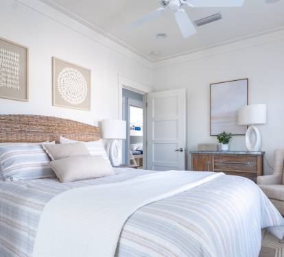 2nd Floor Bedroom with Queen Bed