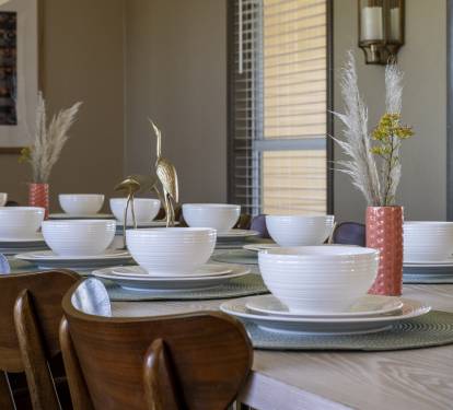 Experience the attention to detail in the décor. The space boasts fine finishes and elegant touches, creating a luxurious atmosphere.