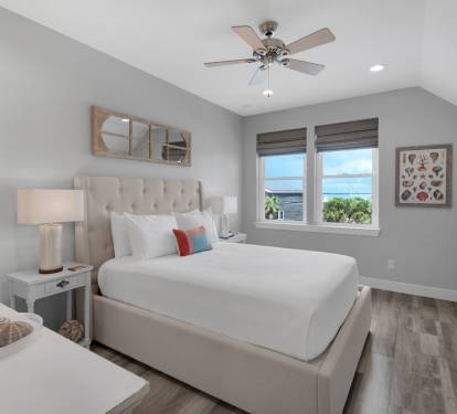 Cheerful Third Bedroom with Queen Bed, Smart TV & Water Views