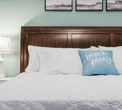 Master suite comes with an amazingly soft and comfy memory foam king bed, desk space, en suite with double sinks and a tub/shower combo.