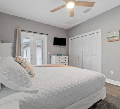 2nd bedroom with king bed