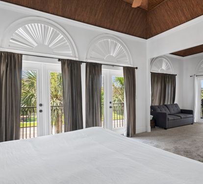 Direct access to two private balconies