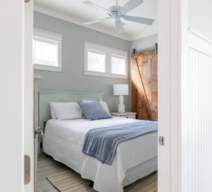 1st Floor Onsuite Bedroom with Queen Bed
