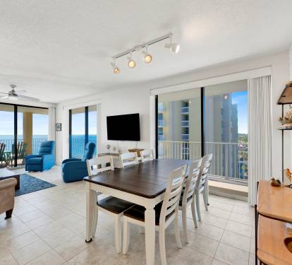 LIVING ROOM / DINING ROOM