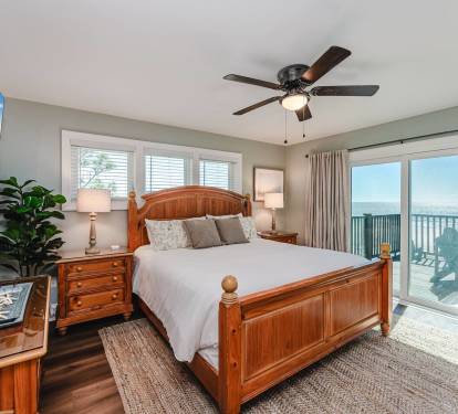 SunScape's Second Gulf-Front King Bedroom with En Suite Bath