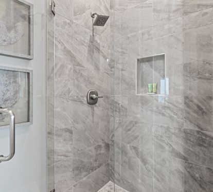 Top Floor King Bedroom Shower