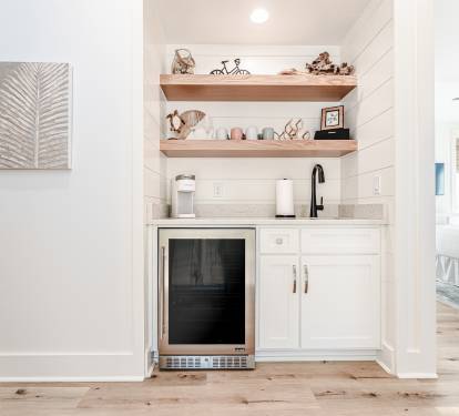 2nd Floor Hallway: 2 Kings with Deck Access and  Gulf View, 1 King Bay View, Wet Bar & Laundry