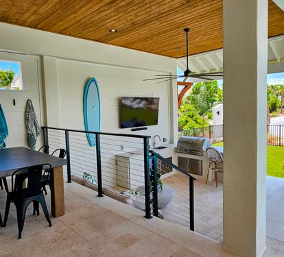Bar, Grill & Dining