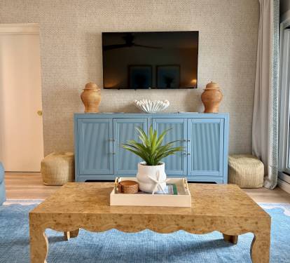 Freshly decorated in a refined coastal style, blending natural textures and calming tones for a laid-back beach feel.