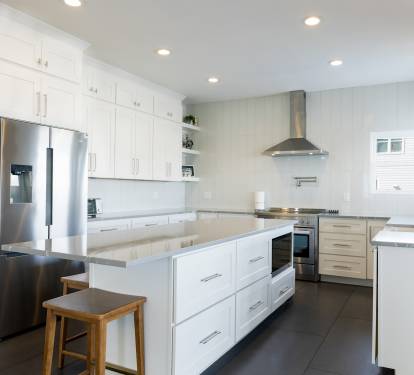 Fully Equipped Kitchen seats 5