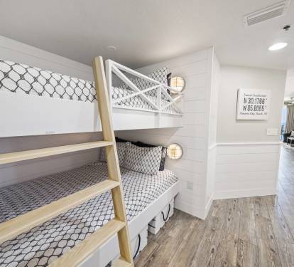 2 Full size bunks that can accommodate up to 4 kids! 