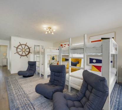 1st floor bunkroom- Double over Double bunk beds